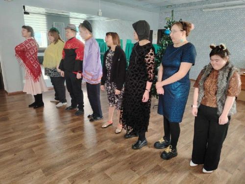 «Репка», Дед Мороз и дискотека: как в центре «Радость» создали новогоднее чудо для детей
