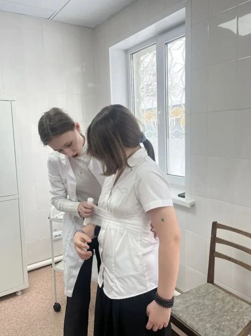 Школьники осваивают первую помощь в Верхнешипкинской врачебной амбулатории Заинского района