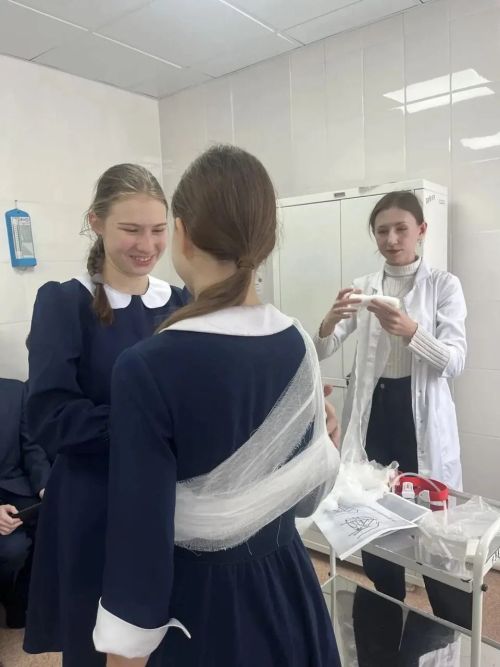 Школьники осваивают первую помощь в Верхнешипкинской врачебной амбулатории Заинского района