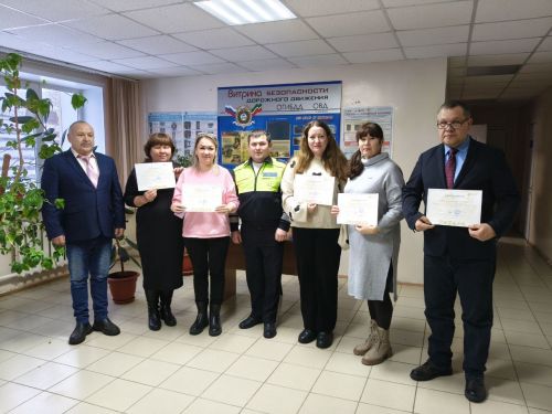 Госавтоинспекция и руководитель отдела БДД вручили благодарности коллективу «Заинск-информ»