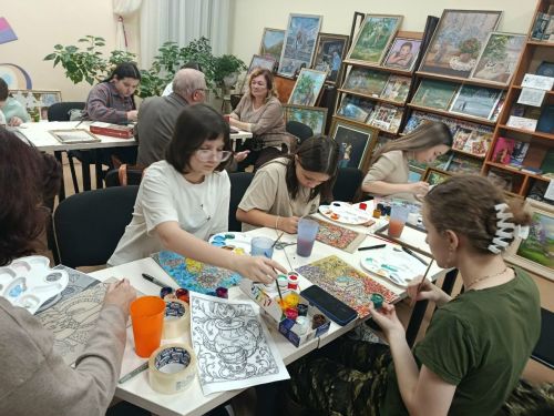 Магия на стекле: как народный художник Татарстана открыл детям секреты шамаиля