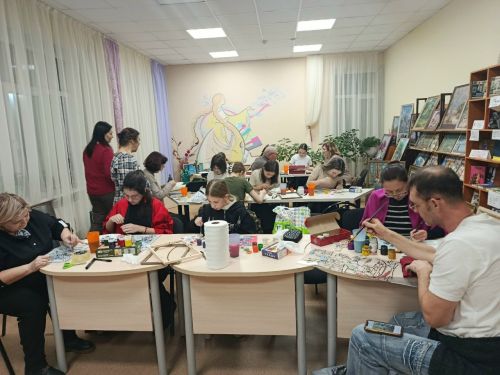 Магия на стекле: как народный художник Татарстана открыл детям секреты шамаиля