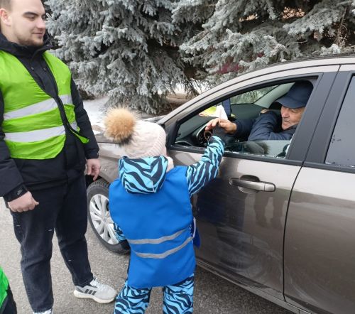 В Заинске Родительский патруль напомнил о важности автокресел