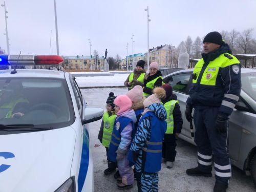 В Заинске Родительский патруль напомнил о важности автокресел
