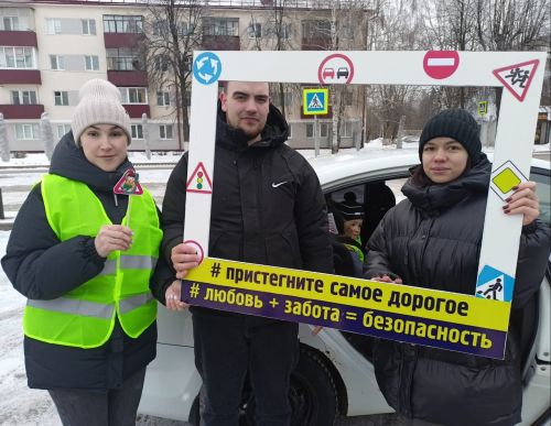 В Заинске Родительский патруль напомнил о важности автокресел