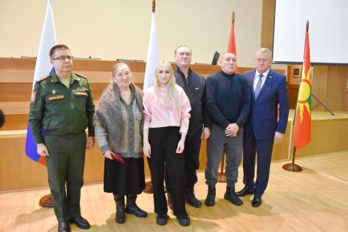 В Заинске вручили награды участникам СВО посмертно