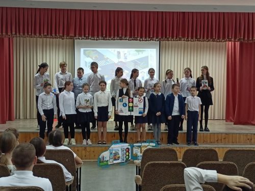 В Заинске отряды юных инспекторов движения показали творческие выступления