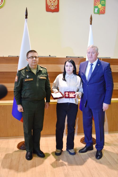 В Заинске вручили награды участникам СВО посмертно