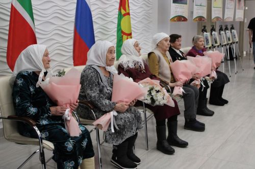 В Заинском районе шесть тружениц тыла получили юбилейные медали к 80-летию Победы
