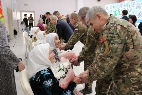 В Заинском районе шесть тружениц тыла получили юбилейные медали к 80-летию Победы