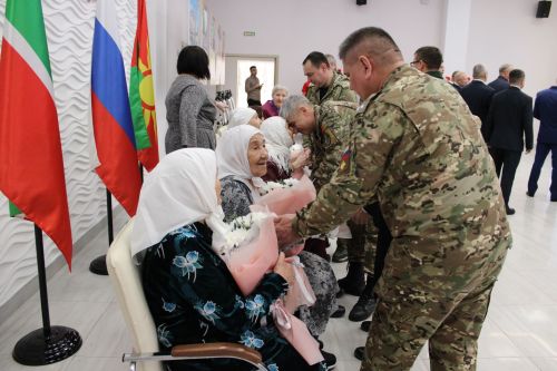 В Заинском районе шесть тружениц тыла получили юбилейные медали к 80-летию Победы