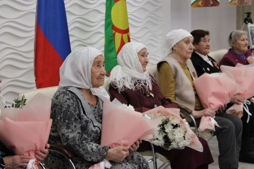 В Заинском районе шесть тружениц тыла получили юбилейные медали к 80-летию Победы