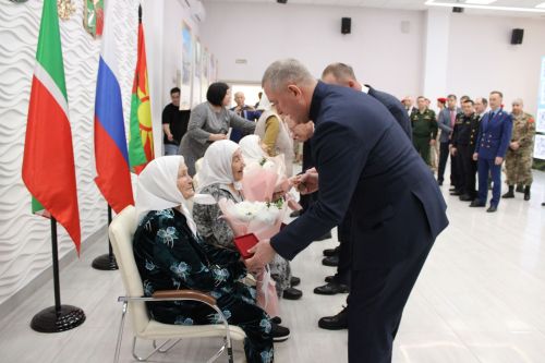 В Заинском районе шесть тружениц тыла получили юбилейные медали к 80-летию Победы