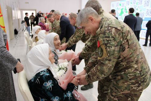 В Заинском районе шесть тружениц тыла получили юбилейные медали к 80-летию Победы