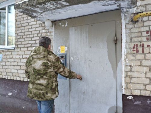 В Заинске участники  «Боевого братства» помогают по дому получателям социальных услуг