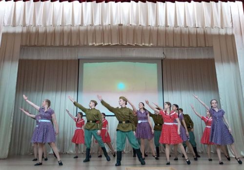 Во Всемирный день театра в Заинске показали патриотический спектакль