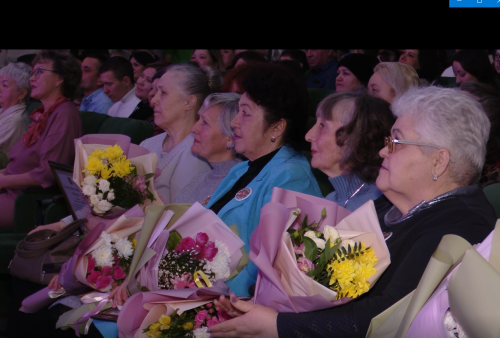 Цветы, улыбки, поздравления…
