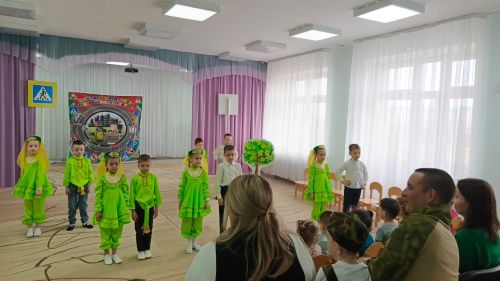 Участник СВО из Заинска «Тень» навестил сына в детском саду