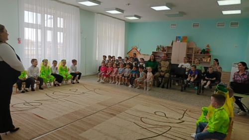 Участник СВО из Заинска «Тень» навестил сына в детском саду