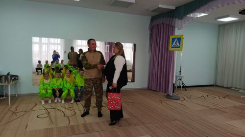 Участник СВО из Заинска «Тень» навестил сына в детском саду