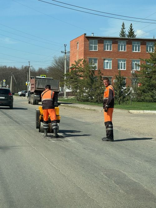 В Заинске продолжается ямочный ремонт