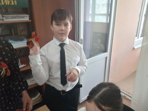 Как сделать брошь из георгиевской ленты на 9 Мая с детьми