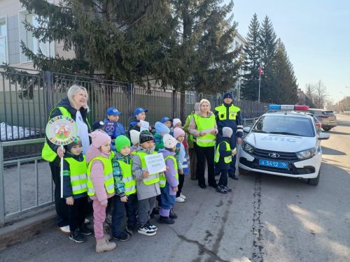 «Ребенок – главный пассажир»: Малыши напомнили водителям о безопасности