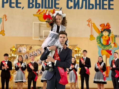 Последний звонок прозвучал для выпускников четвертой школы Заинска