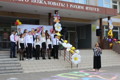 Для выпускников школ Заинского района прозвенел последний звонок
