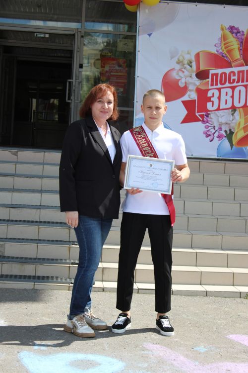 Для выпускников школ Заинского района прозвенел последний звонок