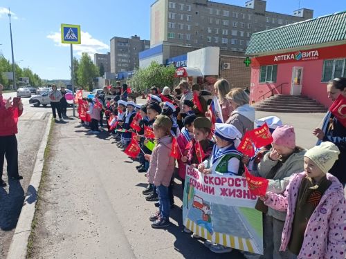 «Дороги Победы»: Заинские дошкольники провели акцию по безопасности дорожного движения