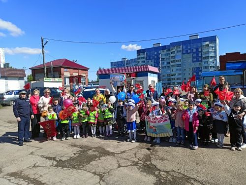 «Дороги Победы»: Заинские дошкольники провели акцию по безопасности дорожного движения