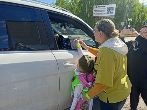 «Дороги Победы»: Заинские дошкольники провели акцию по безопасности дорожного движения