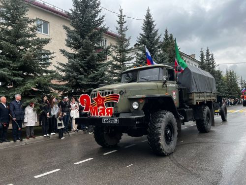 В Заинске празднование 80-летия Великой Победы началось с красочного парада