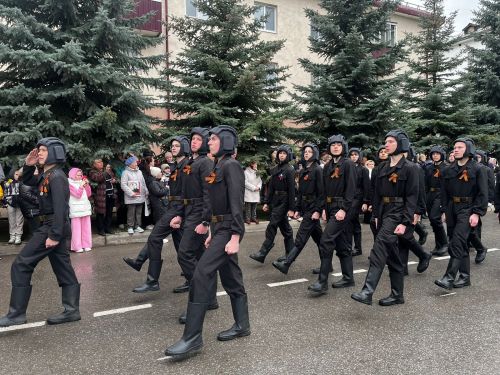 В Заинске празднование 80-летия Великой Победы началось с красочного парада