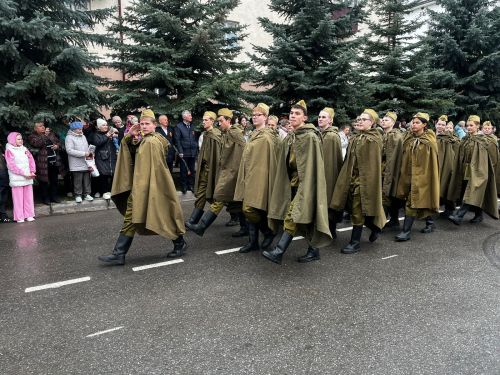 В Заинске празднование 80-летия Великой Победы началось с красочного парада