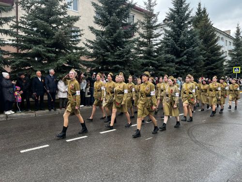 В Заинске празднование 80-летия Великой Победы началось с красочного парада