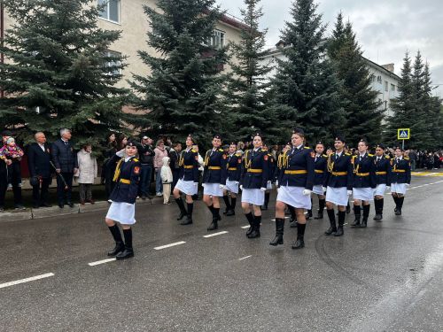 В Заинске празднование 80-летия Великой Победы началось с красочного парада