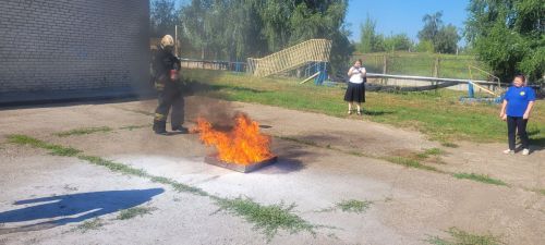 Заинские ребята познакомились с профессией пожарного-спасателя