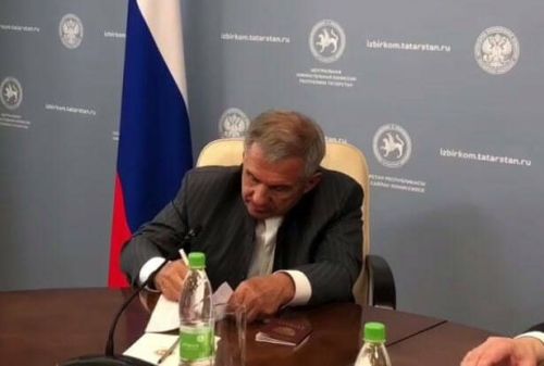 Рустам Минниханов подал документы для участия в выборах Раиса Республики Татарстан