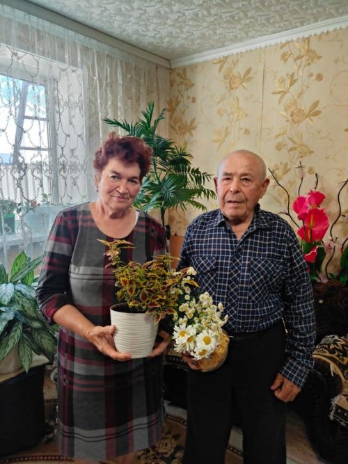 «Ромашки для любимых»: в Заинске поздравили семьи ко Дню верности