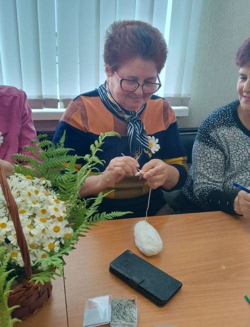 Ромашки в подарок: в Заинске прошел мастер-класс ко Дню семьи, любви и верности