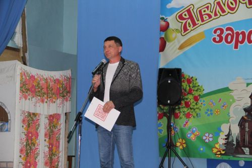 Яблочный Спас в Александровской Слободе: крестный ход, яблочные пироги и русские традиции под аккомпанемент дождя