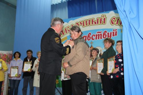 Яблочный Спас в Александровской Слободе: крестный ход, яблочные пироги и русские традиции под аккомпанемент дождя
