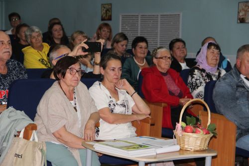 Яблочный Спас в Александровской Слободе: крестный ход, яблочные пироги и русские традиции под аккомпанемент дождя