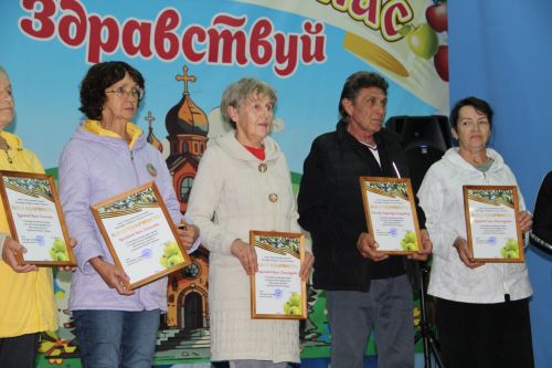 Яблочный Спас в Александровской Слободе: крестный ход, яблочные пироги и русские традиции под аккомпанемент дождя