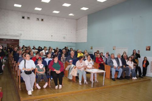 Яблочный Спас в Александровской Слободе: крестный ход, яблочные пироги и русские традиции под аккомпанемент дождя