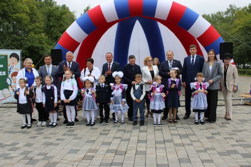 В Заинске первоклассникам помогли собраться в школу