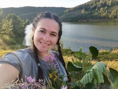 В саду жительницы Заинска Людмилы Мингалеевой растут сотни видов цветов