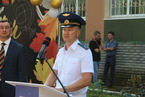 Старт в новый учебный год: в заинской школе № 4 прозвенел первый звонок
